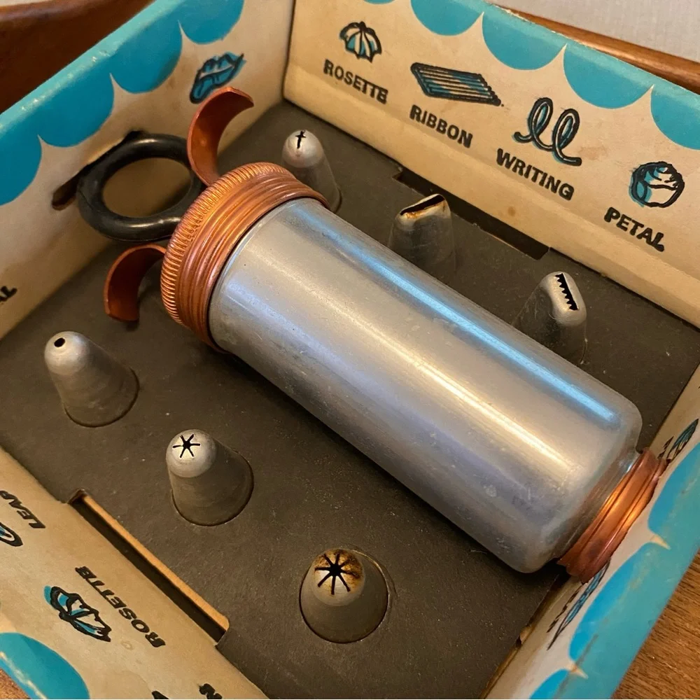 NIB Mirro Decorator Kit - Vintage!